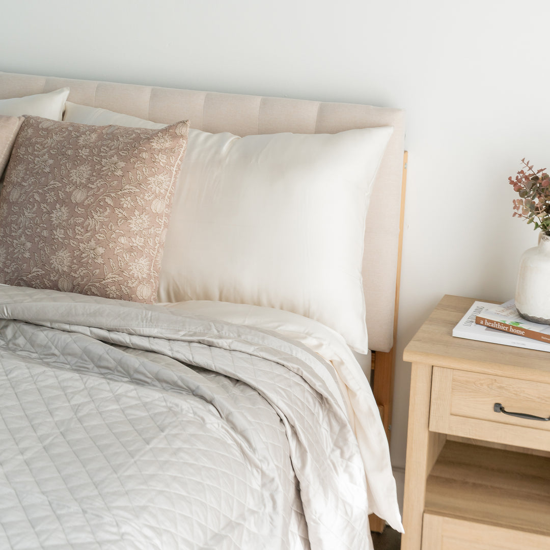 Silver Dream Bamboo Quilt #color_silver-dream