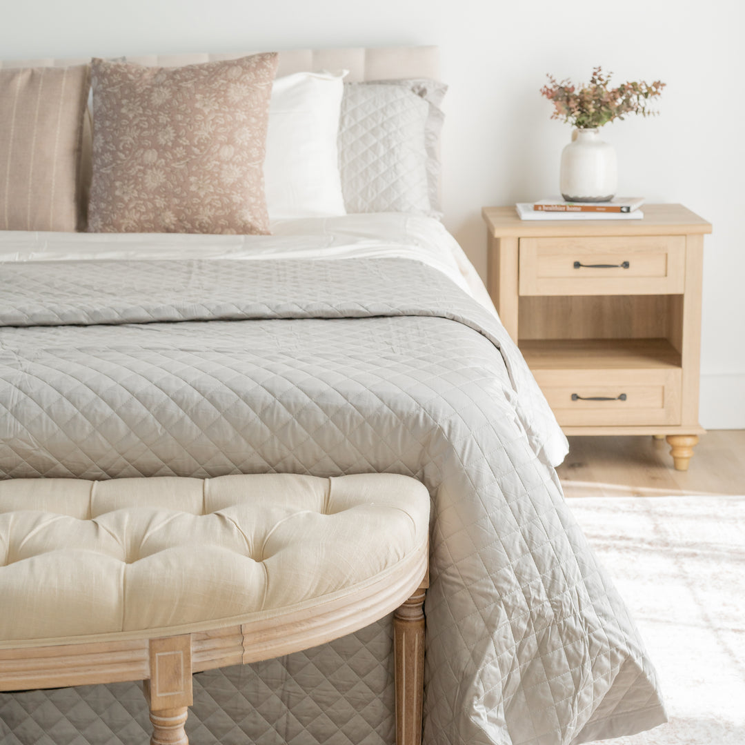 Silver Dream Bamboo Quilt #color_silver-dream