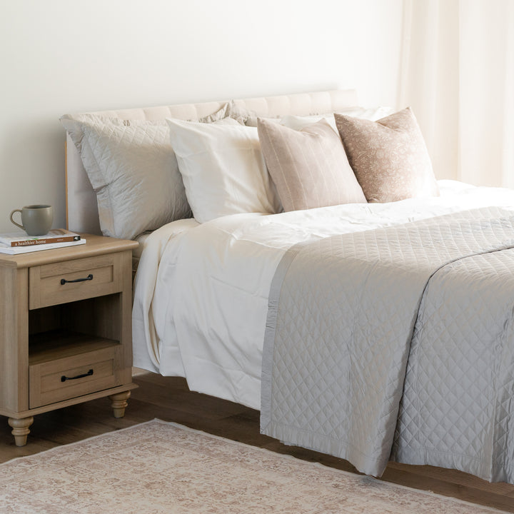 Silver Dream Bamboo Quilt #color_silver-dream