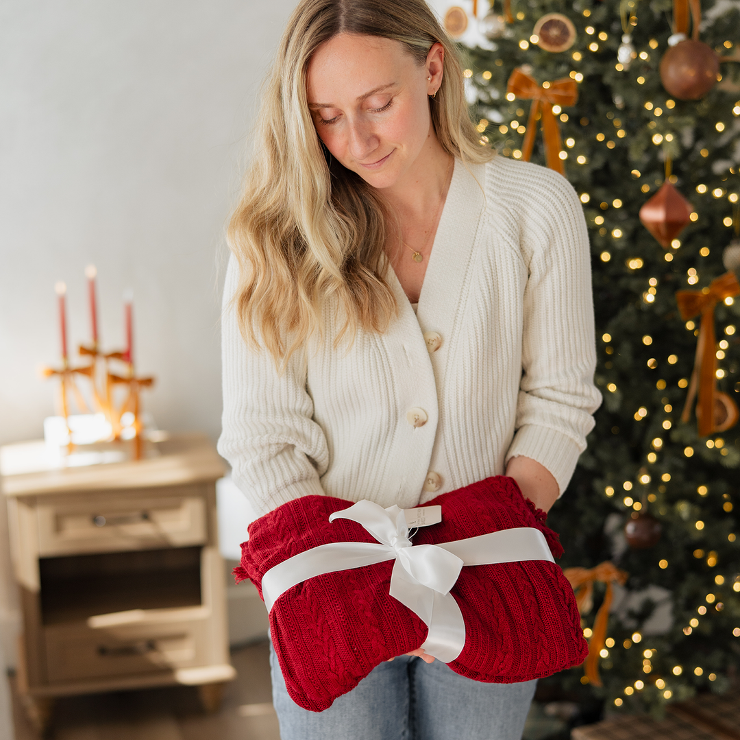 Red Winterberry Throw Blanket #color_winterberry